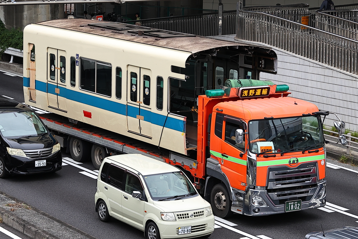 支配人のたららんな日々♪ : 小田急8000形8059F 新宿寄り8059号車 廃車陸送＠江田