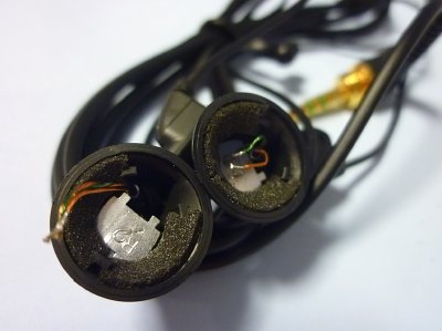 MDR-E484 (2)