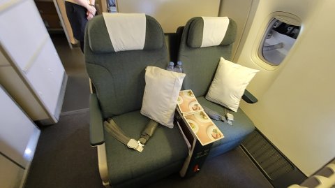 CX543便 香港ゆきに搭乗開始 Boeing777-300 (77P) : 支配人のたららん