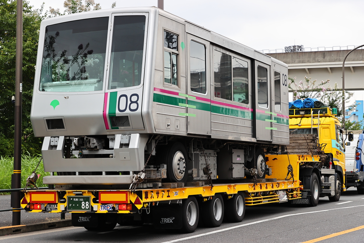 定率割引 西日本 日暮里・舎人ライナー300形310F 5号車 廃車陸送＠舎人公園 鉄道模型