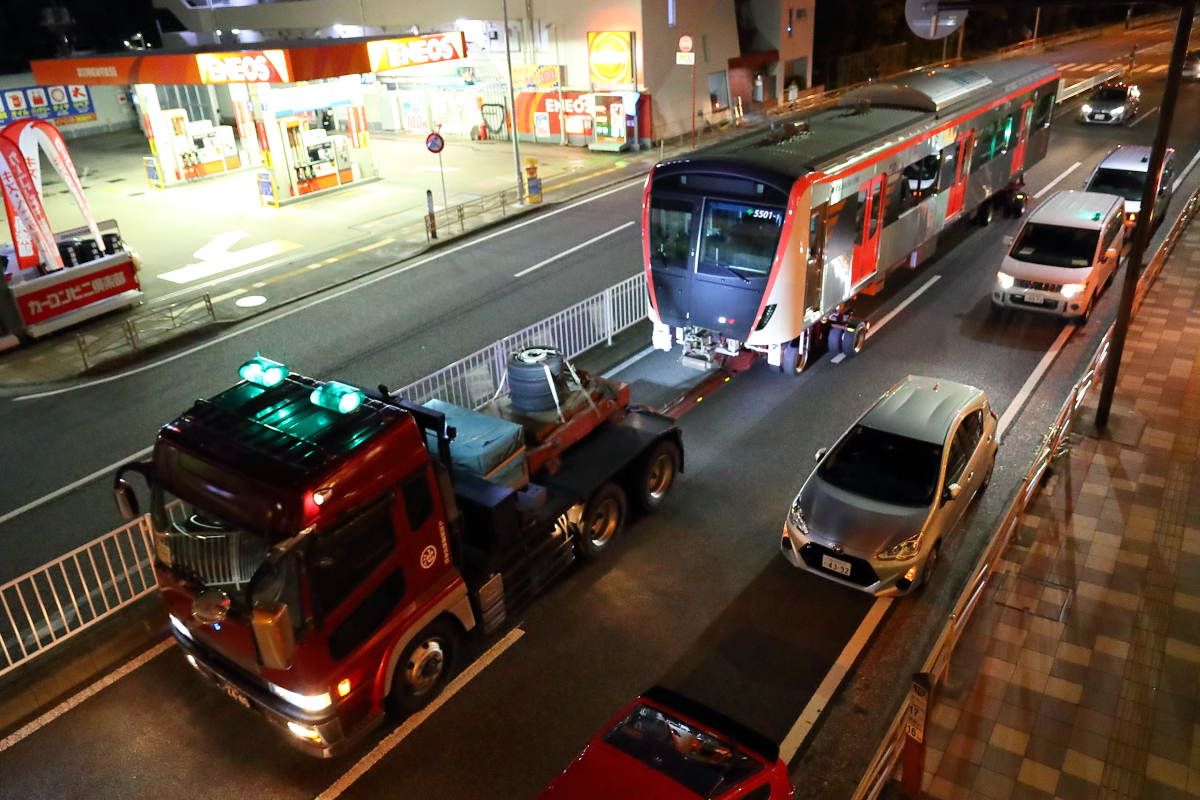 都営地下鉄5500形5501 1号車トップナンバーの陸送 支配人のたららんな日々 都営地下鉄5500形5501 1号車トップナンバーの陸送 支配人のたららんな日々
