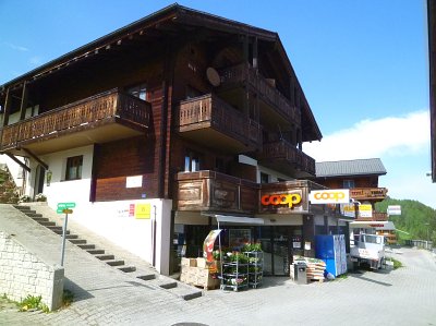 1641 (9)