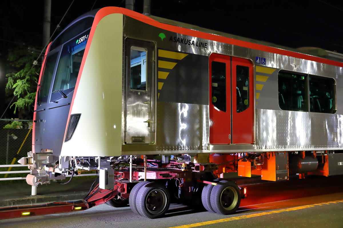 都営地下鉄5500形5501 1号車トップナンバーの陸送 支配人のたららんな日々 都営地下鉄5500形5501 1号車トップナンバーの陸送 支配人のたららんな日々