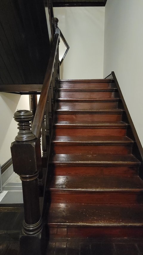1749 (36)