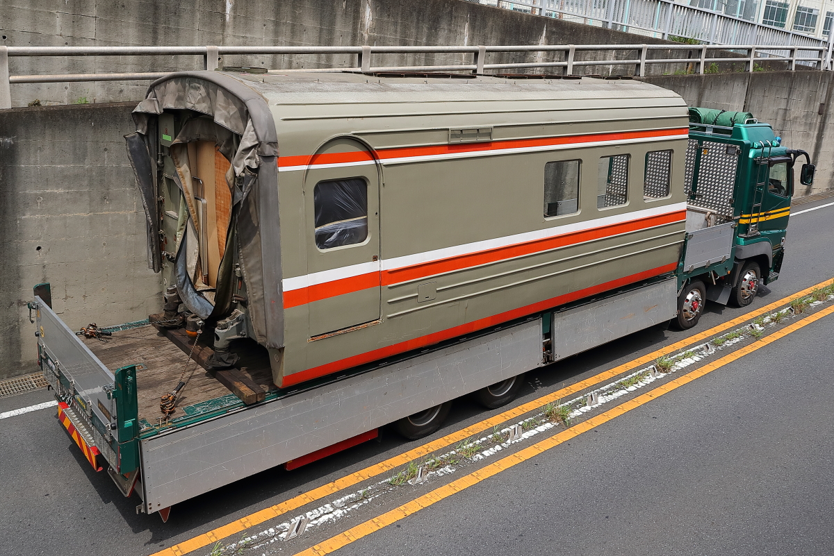 小田急3000形se車 中間車の陸送その１ 支配人のたららんな日々