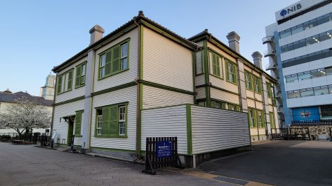 1749 (34)