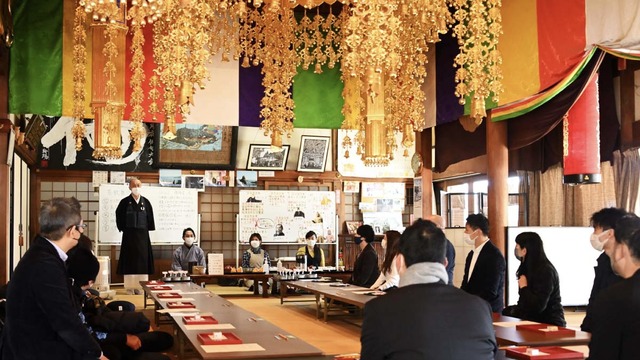 �;�����������