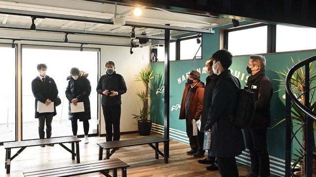 �;�����������