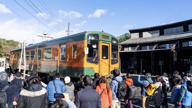 �;�����������