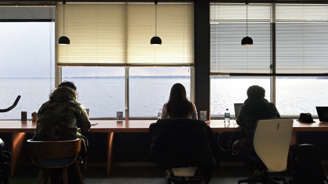 �;�����������