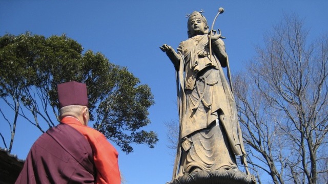 舘山寺観音像が安倍総理に似てるウワサ話を確認したら ソックリだった 我ら 地域の仕掛け人