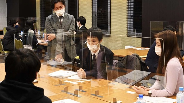 �;�����������