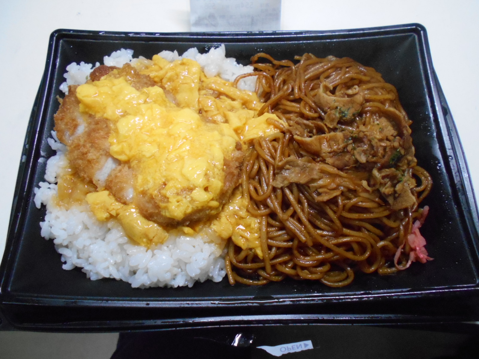 ロースかつ丼 ソース焼きそば フライドポテト 成城石井 海老と吊るし直火焼チャーシューの炒飯 ローソン八王子横川町店 八王子loveなmakotoのblog Vol 2