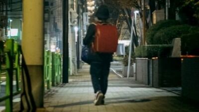 【悲報】小6女児、歩行中車道に倒れる → 友人の目の前で車に轢かれ死亡