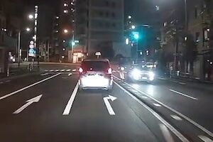 【動画】新宿のLUUP乗り、信じられない所を走って恐ろしい事故を起こす。