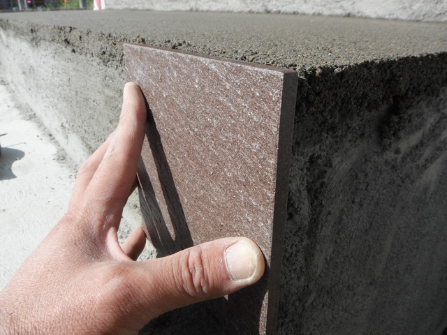 土間タイル下地階段 １５０角段鼻有りメジを通す簡単タイル割方法 Purasutairu