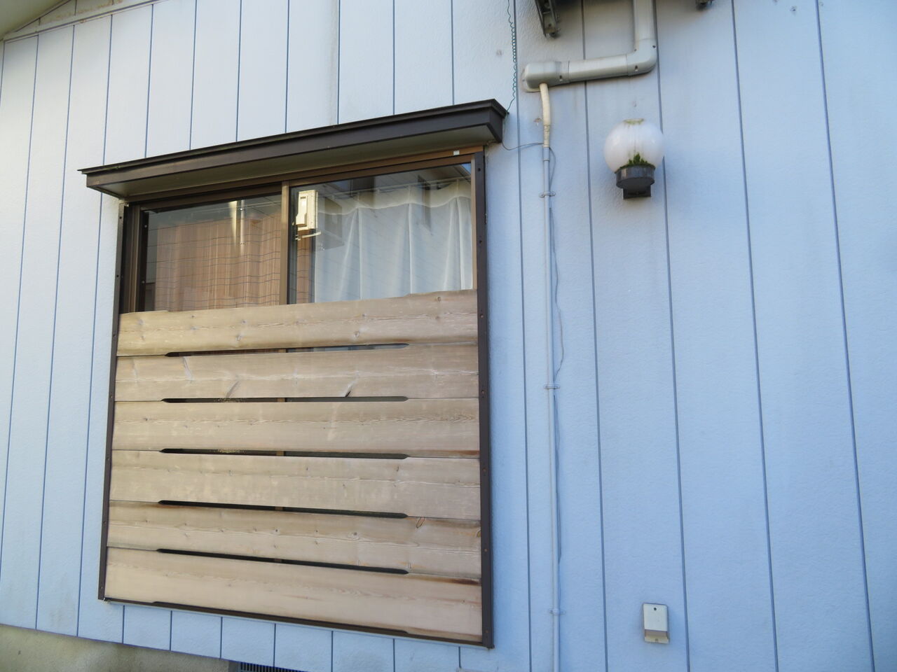 窓の冬囲い 銀の呟き