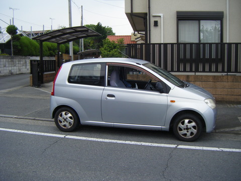 他人方駐車場前でも平気で駐車　１