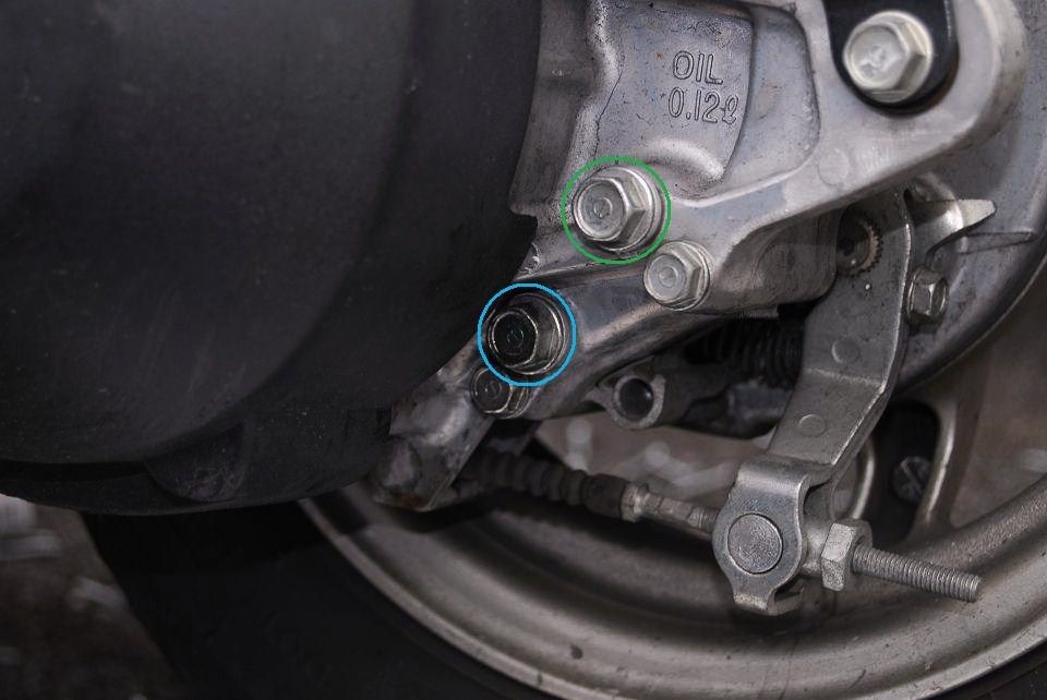 トランスミッション ギヤー オイルの交換 リード110 Honda Lead メンテナンス トランスミッション ギヤー オイルの交換 リード110 Honda Lead メンテナンス