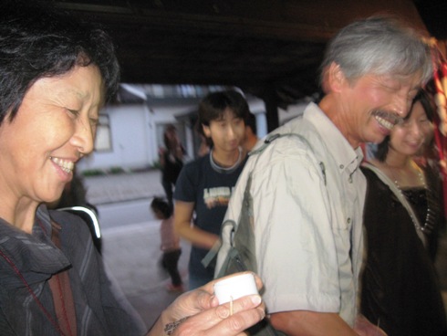 ほろ酔い気分 北アルプス三蔵呑みあるきより お客様の笑顔