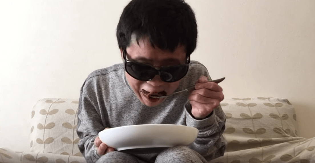 Syamuのオリジナルメニューたべたべシーンって排便の逆再生だよな