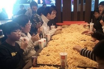 チー牛ポテトオフ会