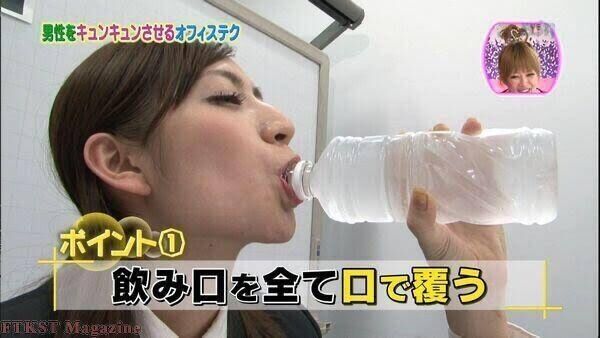 ペットボトルの口をぐっぽり咥えながら飲む女の子 大物youtuber速報 ペットボトルの口をぐっぽり咥えながら飲む女の子 大物youtuber速報
