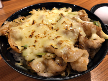 三色チーズ牛丼