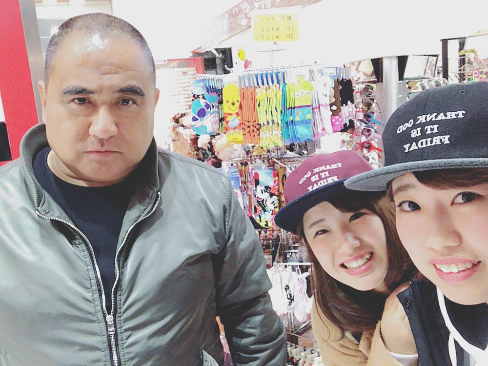 性の喜びおじさん、女達にモテモテ 大物Youtuber速報