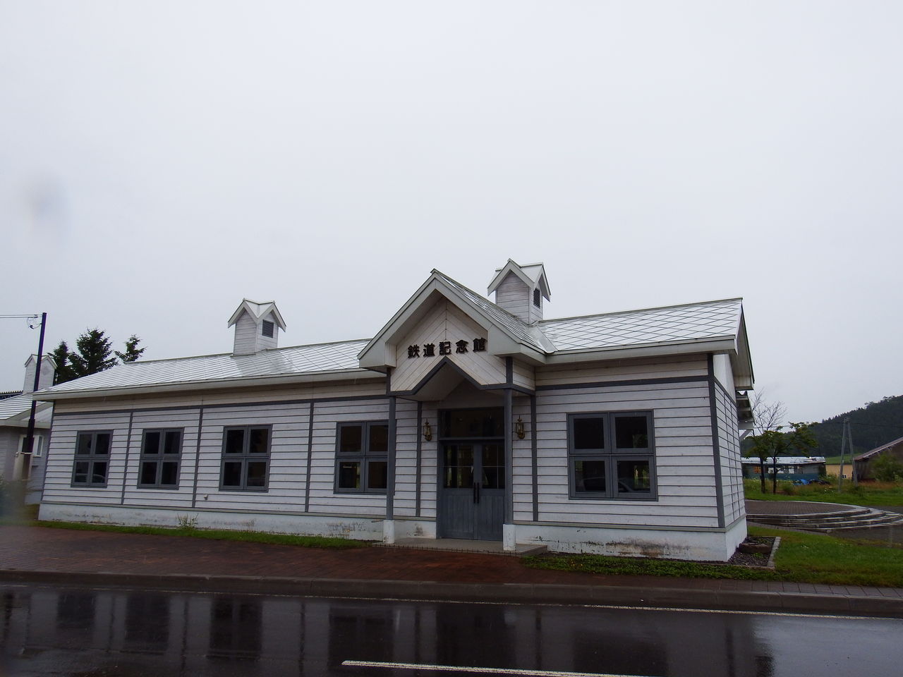 北海道湧網線、はまさろま駅名看板 夏の旅 18 廃止された湧網線を行く～佐呂間駅・知来駅・卯原内駅
