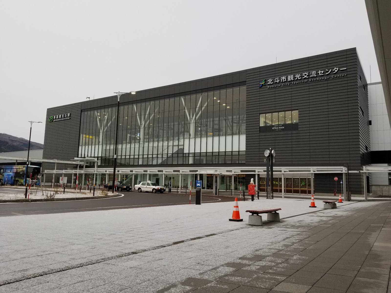今日から師走 今朝も新函館北斗駅にいます 今日は新青森駅を２往復 函館発 ぼうけんの旅