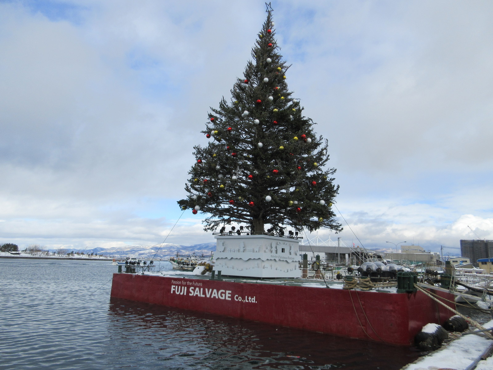 ラッキーピエロでは 25日にクリスマスユニセフボランティアキャンペーン実施 募金でカレーが無料へ みんなでサンタになろう 函館発 ぼうけんの旅