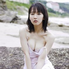 【画像】見てたら勃起が止まらなくなった吉岡里帆ちゃんのビキニ水着💕8