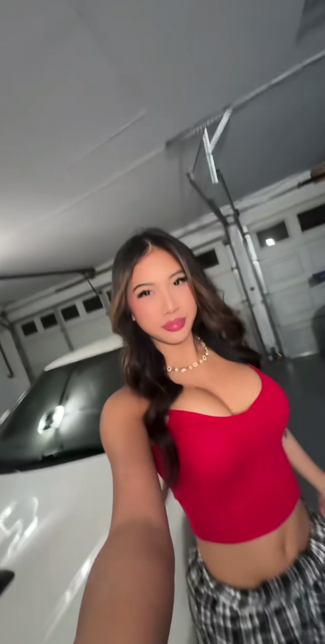 【動画】バインバイン柔らかそうな巨乳おっぱいを揺らす激カワギャル！