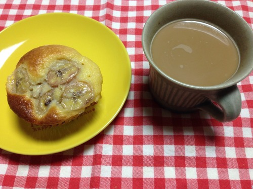 バナナマフィンとカフェ・オ・レ。