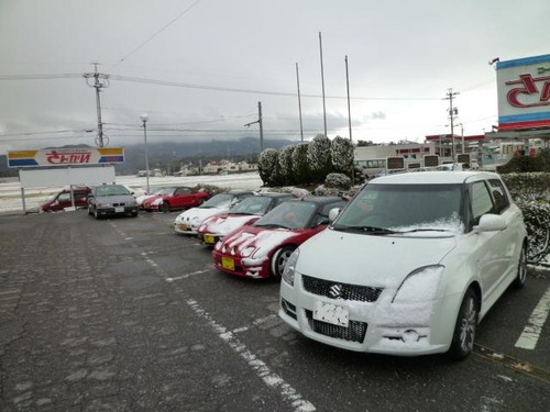 雪の日のドライブは肩がこる。