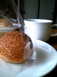 袖すり合うも。