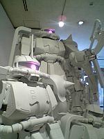 男の子はカエル、カタツムリ、子犬のしっぽ。