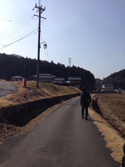 初めからすでに極楽にいるという幸せに気づく。