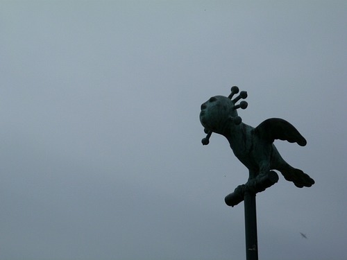 魚肉ソーセージはハンドトゥマウス。