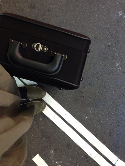 身体と洋服と靴とアルトサックスがある幸せ。