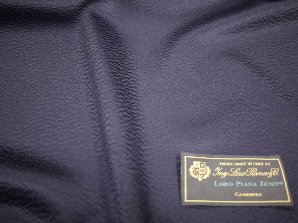 ロロ・ピアーナギベリンフィニッシュカシミア100%でコートは ロロ・ピアーナギベリンフィニッシュカシミア100%でコートは