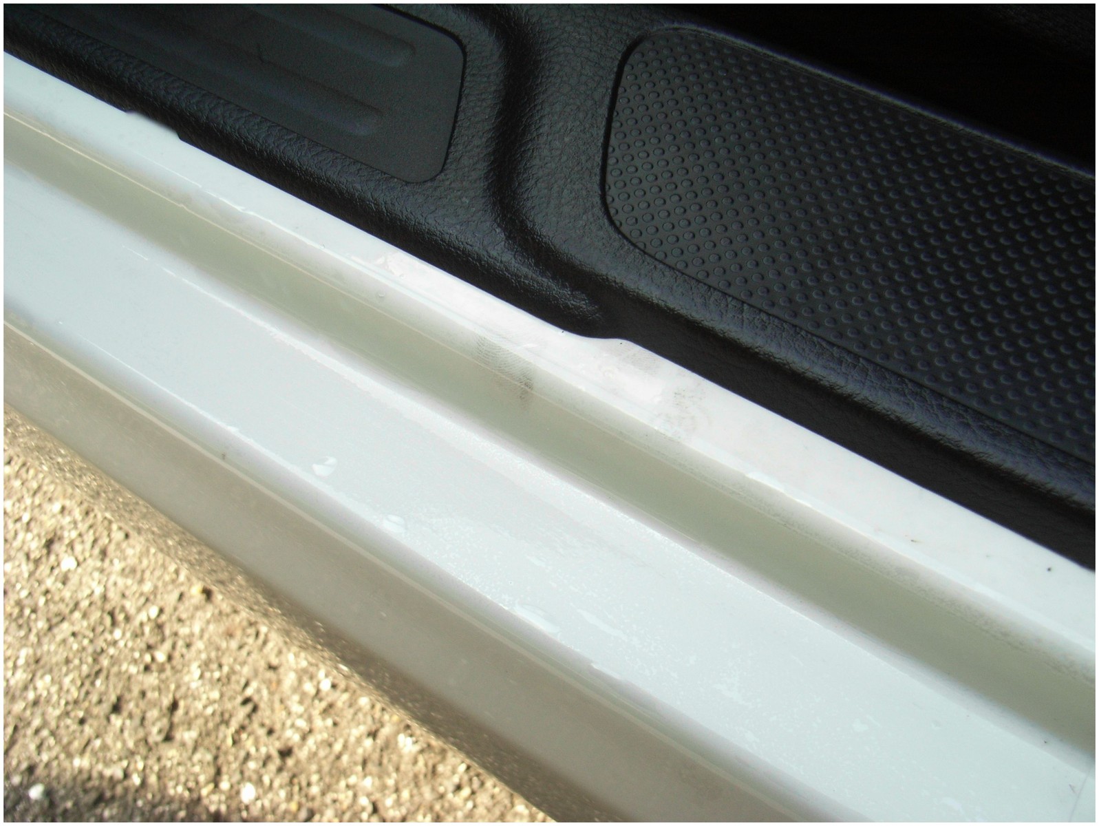 気になるドアステップの傷 むつみ The Standard