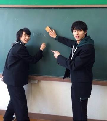 画像あり 制服 パーカーってカッコいいよな 俺何着ればいい