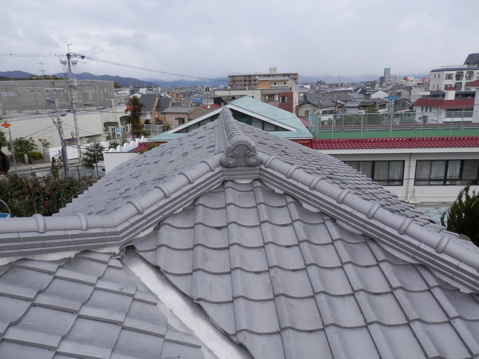 寄せ棟屋根瓦葺き替え工事 日本瓦屋根研究室 和の心 京都瓦工事浪漫