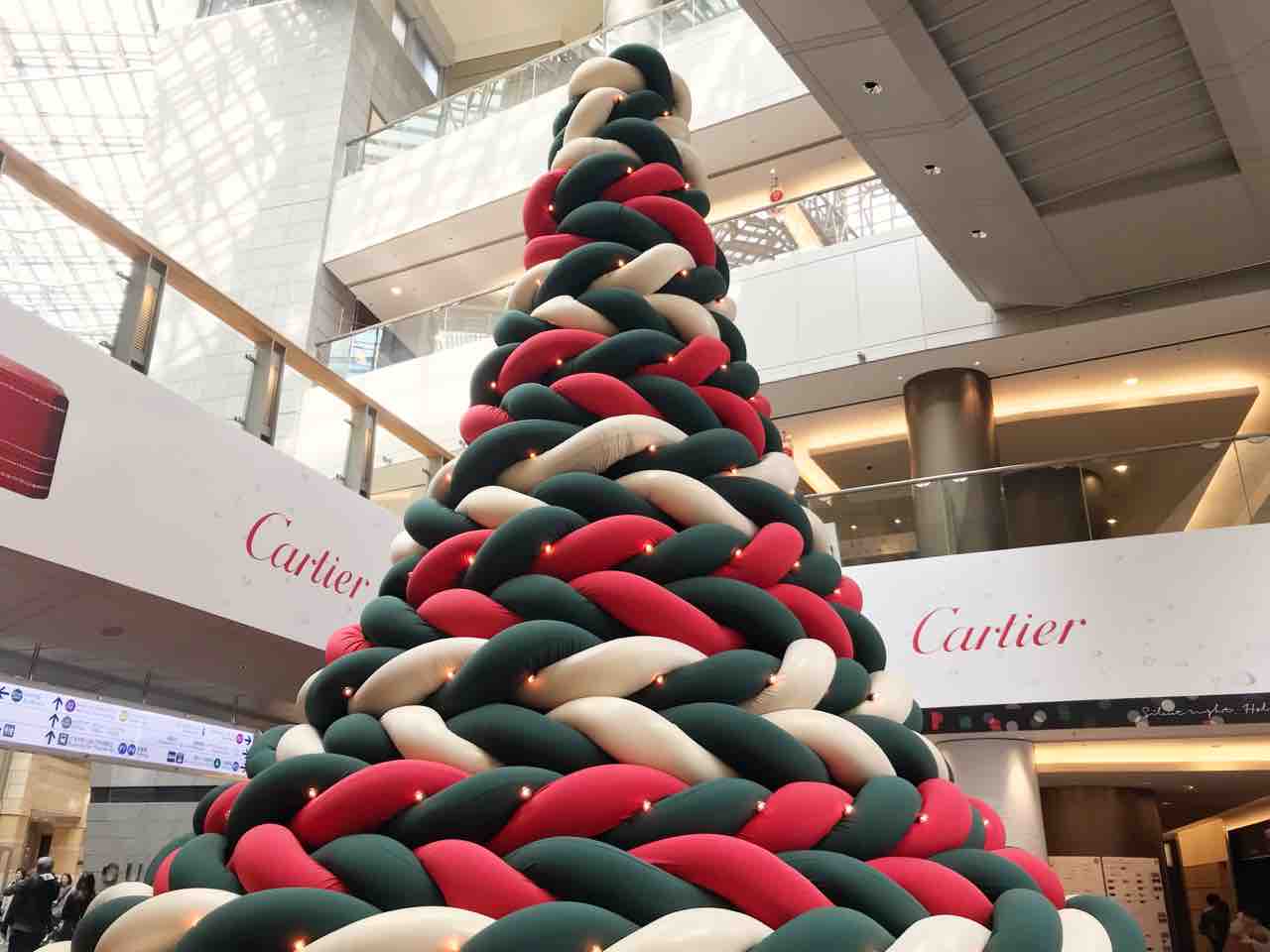18年のクリスマスは飾りがぶっ飛んでる 東京の面白xmasアート５選 アートの定理