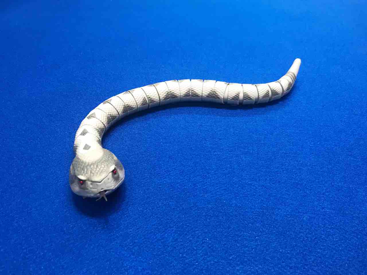 カミーユ・アンロ　蛇を踏む　個展　付属品あり カミーユ・アンロの「蛇を踏む」展では、2種類のフライヤーをご