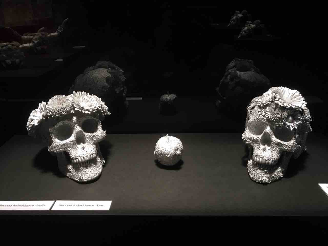 超・超絶技巧】わずか薄さ0.1ミリ！髙橋賢悟さんが創る「生と死」の