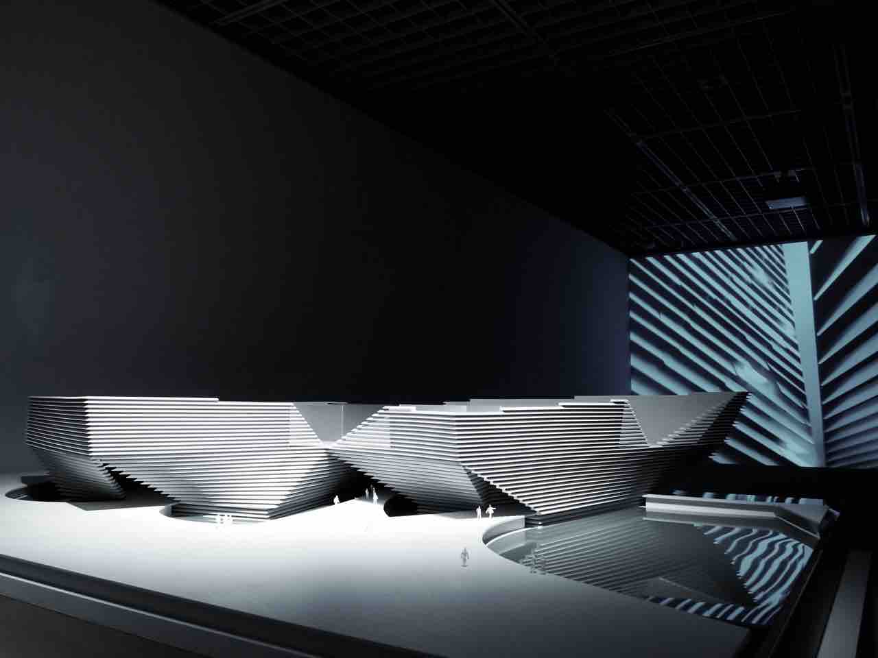 怒 哀の世界に楽を 隈研吾展 新しい公共性をつくるためのネコの5原則 アートの定理