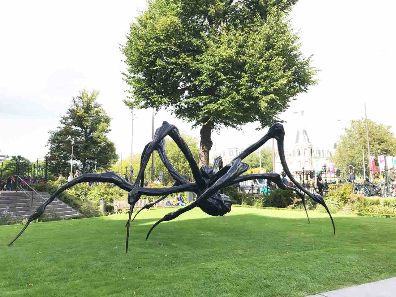 国立美術館】無料！ルイーズ・ブルジョワのお庭の展覧会【オランダ